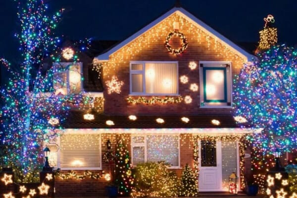4 Ways To Avoid Christmas-Time Roof Breakage